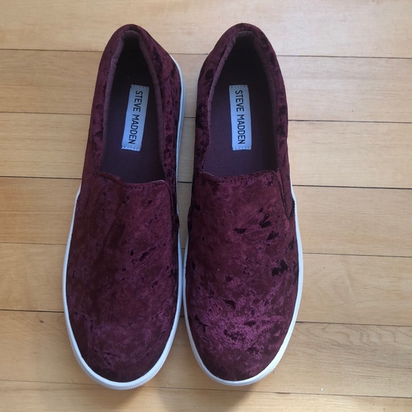 NEW STEVE MADDEN Slides (size 9) - Picture 2 of 3